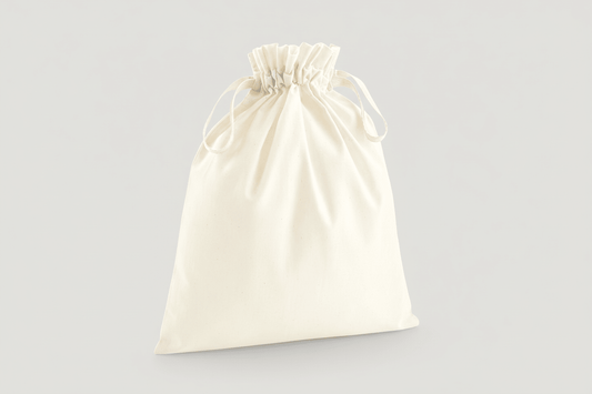 Kordelzugbeutel aus Bio-Baumwolle in Natur mit individuellem Druck (M, 115 g/m², 25 × 32 cm)