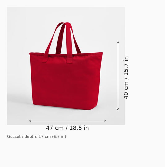 Scarlet red -värinen oversized-kangaskassi – mittapiirros: leveys 47 cm × rungon korkeus 40 cm, pohjan syvyys (gusset) 17 cm