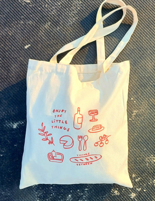 Digital printing versus screen printing on cotton tote bags