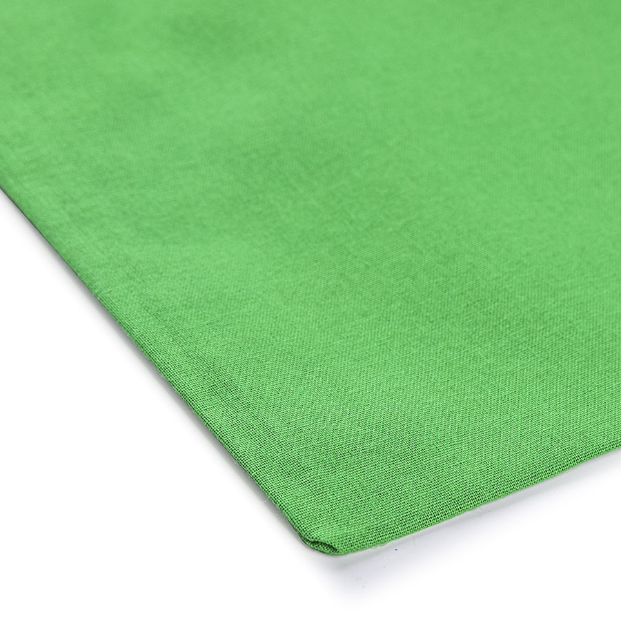 Detalle de cerca de una bolsa de tela verde claro con estampado personalizado, 140 g/m²