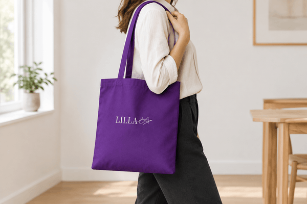 Violett lila tygpåse med tryck